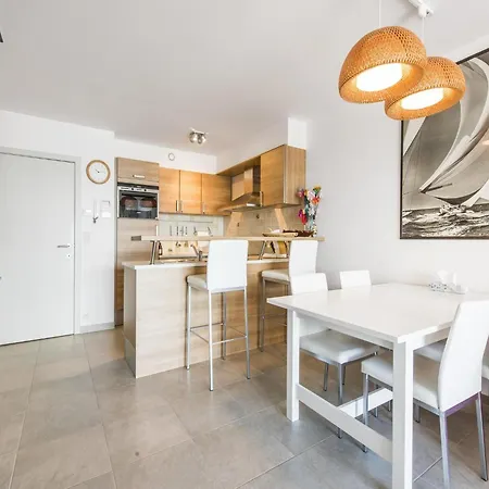 In With Sea View, Cleaning Included *